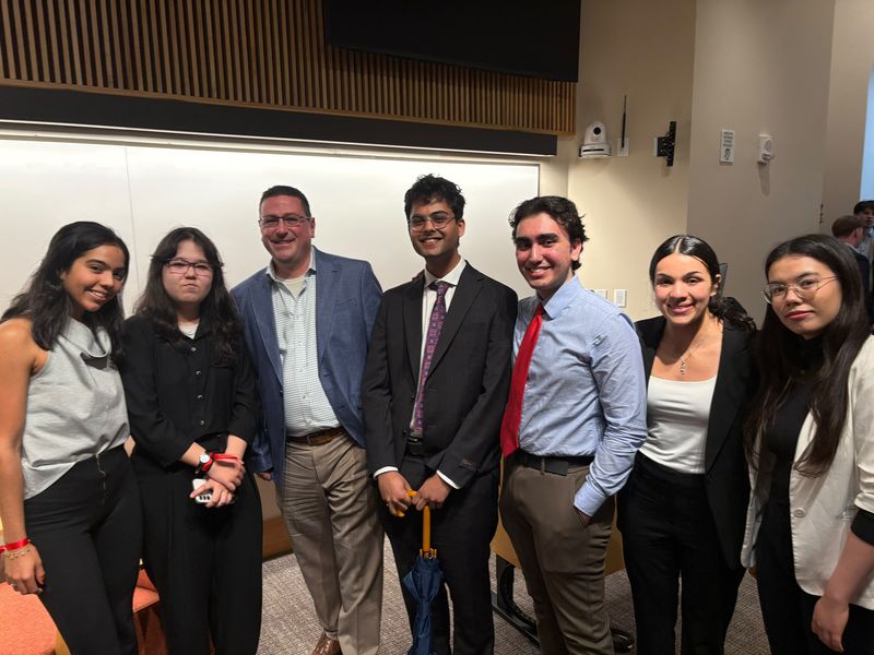 Integrante del FIC junto a otros participantes de la GCCH at Harvard